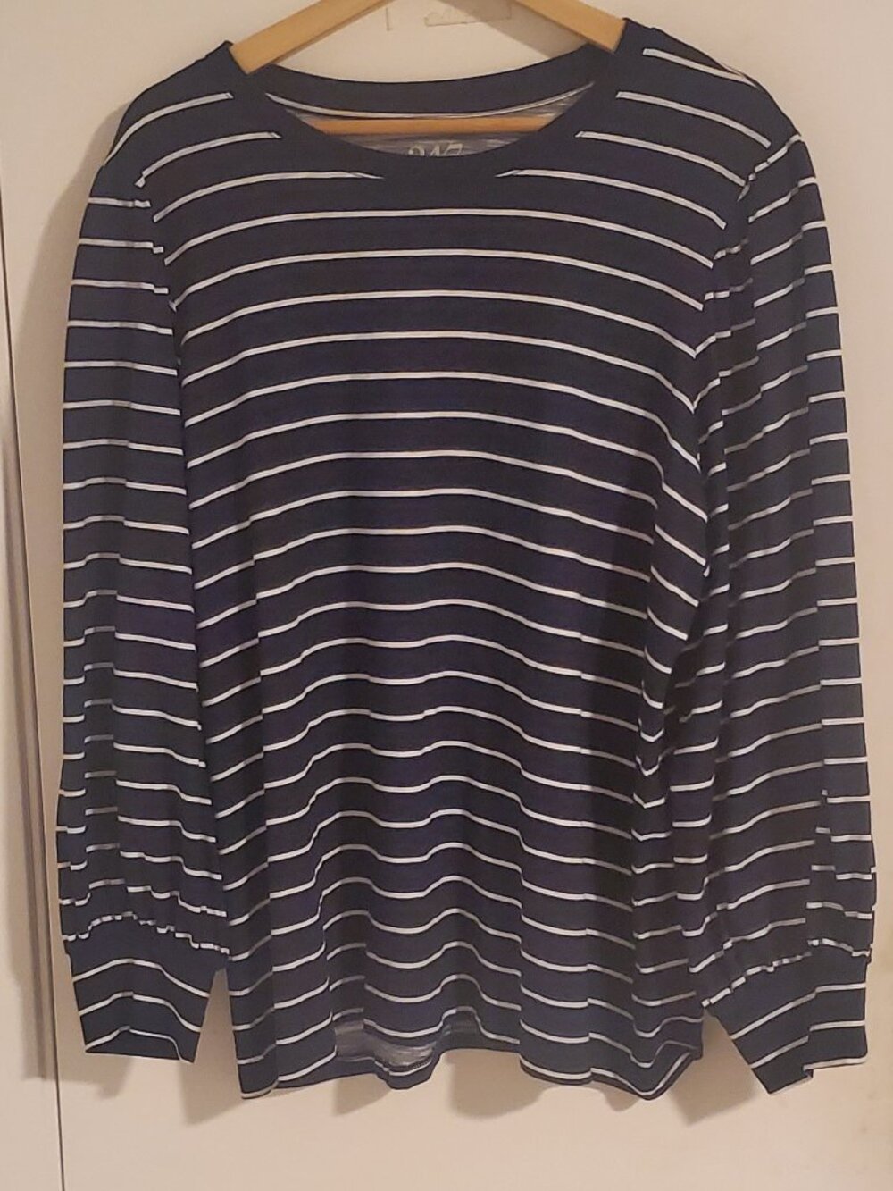 24/7 Maurices Blue/White Striped Balloon Sleeved Top Women's Size XXL
